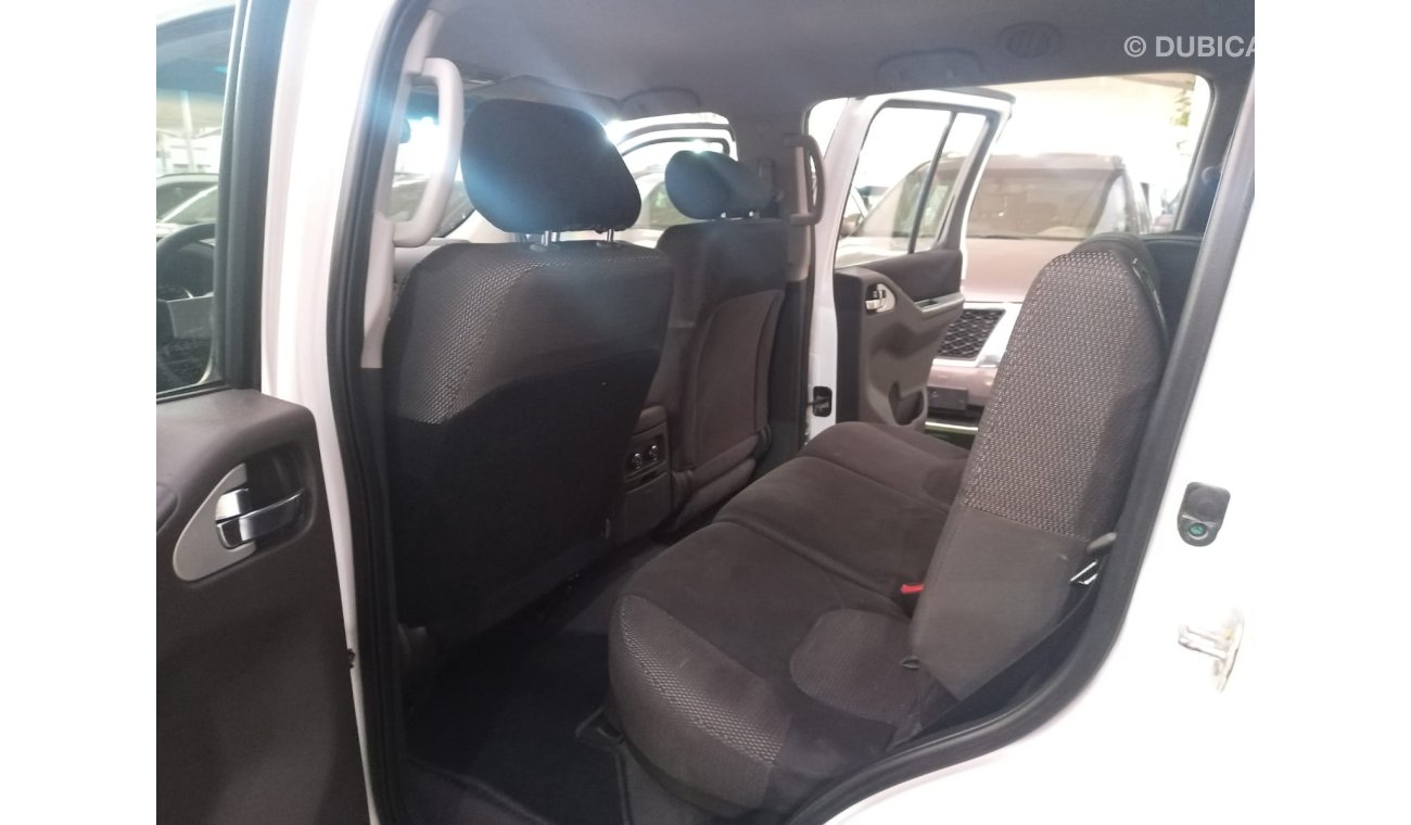 Nissan Pathfinder 2014 model gulf without accidents Forel wheels in excellent condition