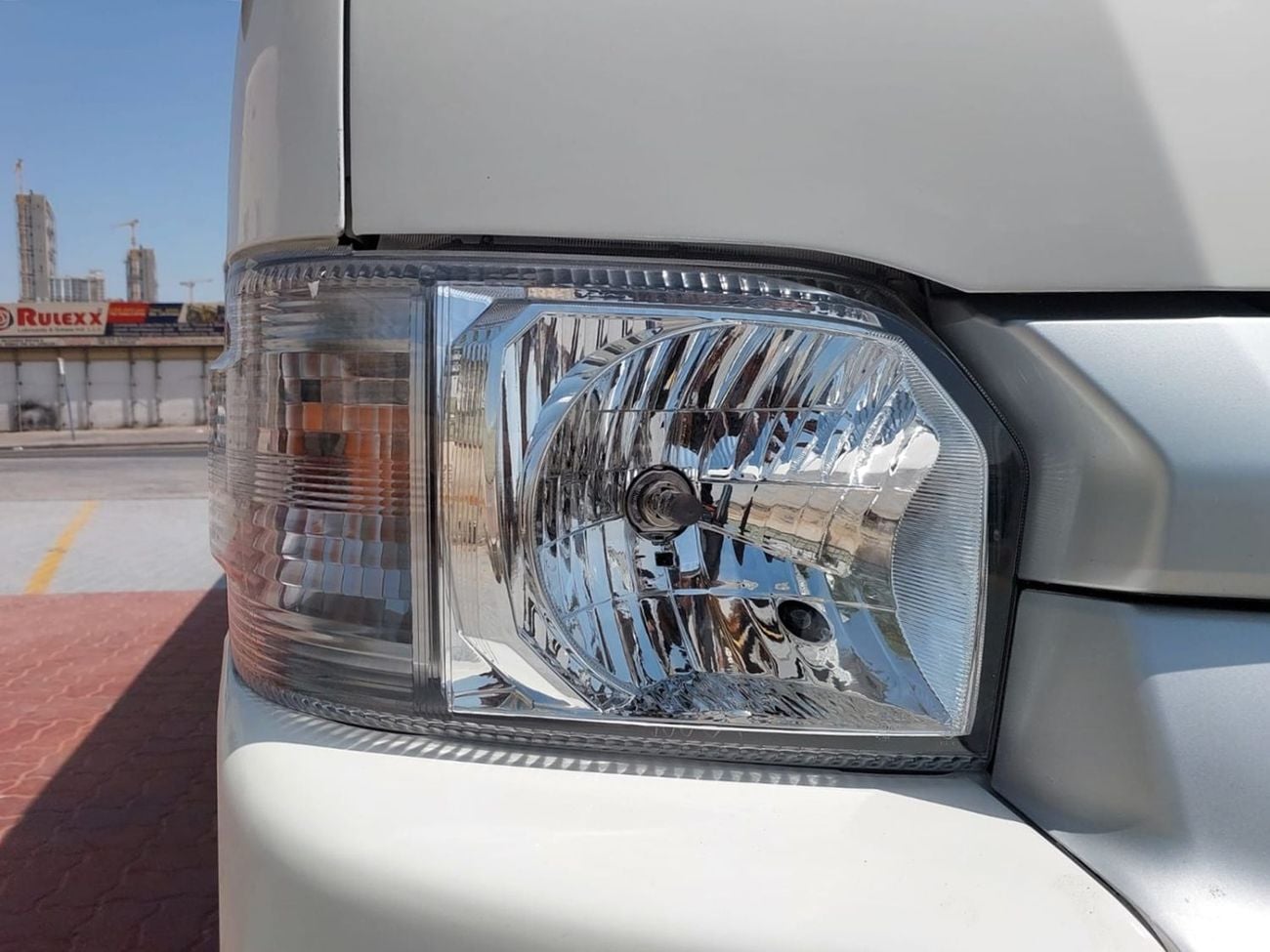 Toyota Hiace TOYOTA HIACE COMMUTER VAN RHD 2018 MODEL 3.0 L DIESEL AUTOMATIC(PM21278)