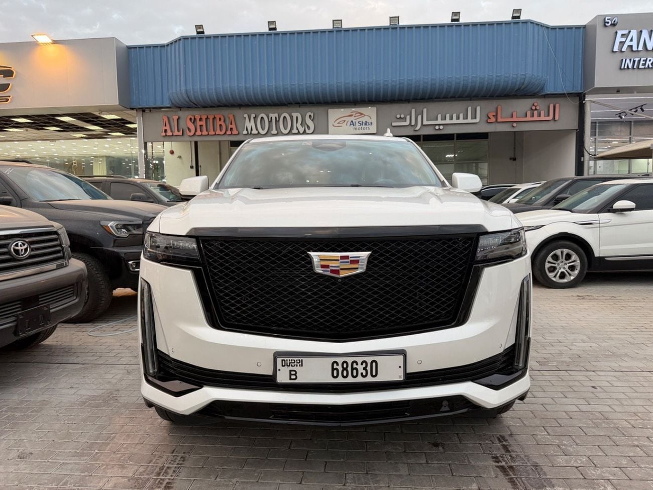 Cadillac Escalade SPORT PLATINUM Luxury 6.2L Luxury600 GCC.