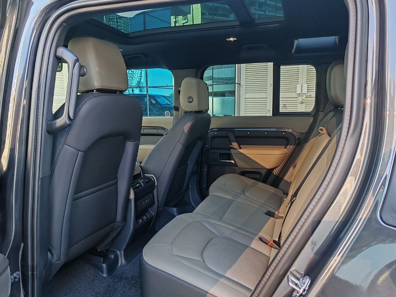 لاند روفر ديفندر P400 110 SE 3.0L (5 Seater)