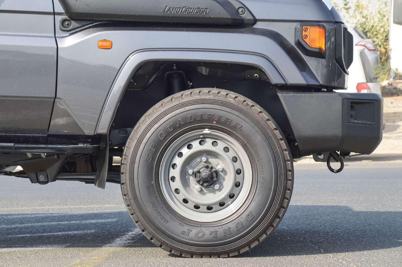 Toyota Land Cruiser Pickup 70 4.0L 4WD PETROL 2026