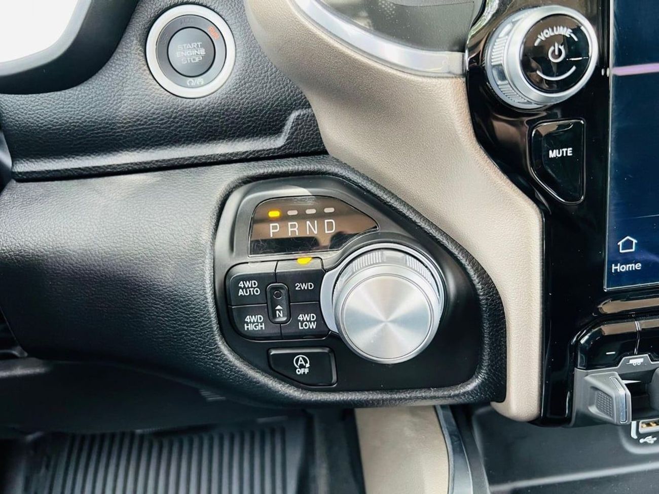 رام 1500 Laramie Crew Cab 5.7L