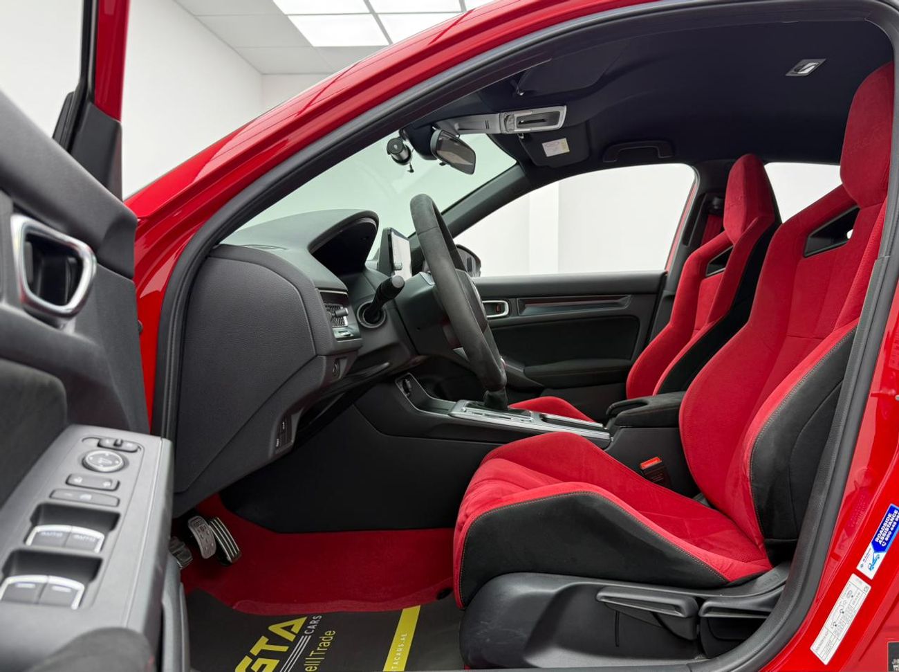 هوندا سيفيك تايب آر 2.0L MT 2023 Honda Civic Type R ,Honda Warranty+Service Contract ,Full Honda Service history ,GCC