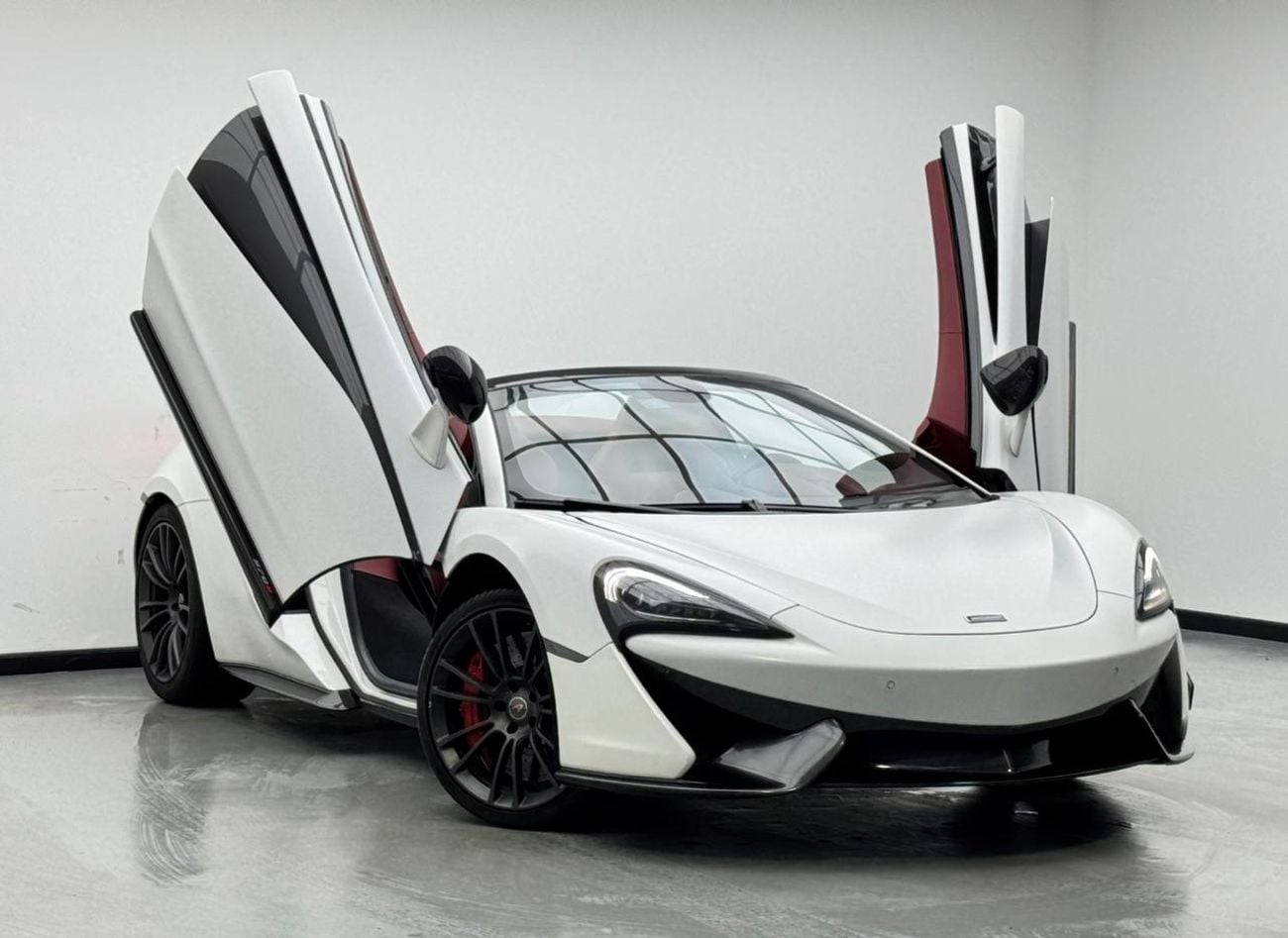 McLaren 570S 2018 McLaren 570s Spider, Full McLaren Service History, Excellent Condition, GCC