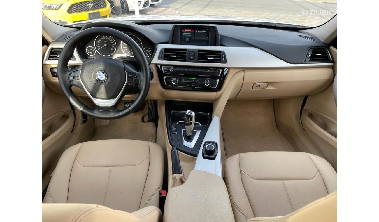 BMW 320i Exclusive BMW 320 _GCC_2018_Excellent Condition _Full option