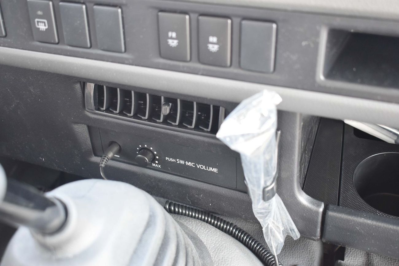 تويوتا كوستر 2.7L (23-Seater)