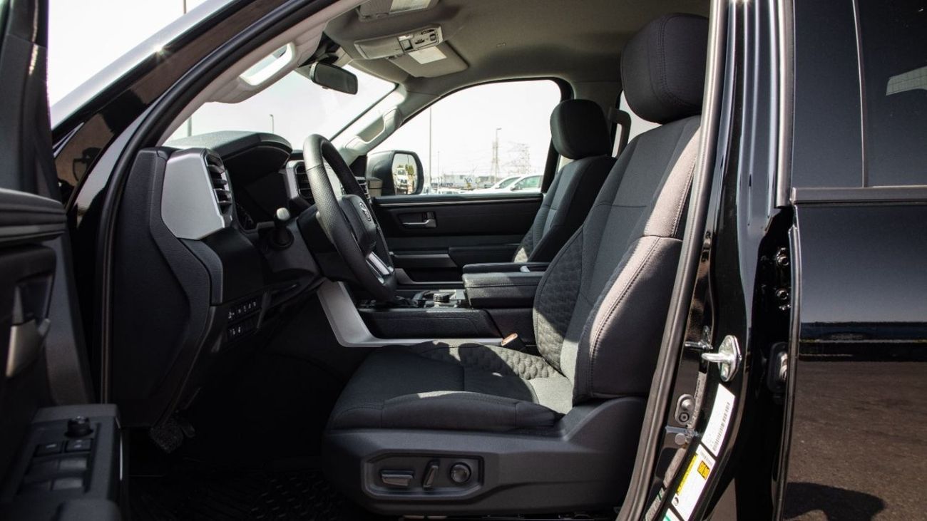 Toyota Tundra SR5 4WD/2024. Local Registration +10%