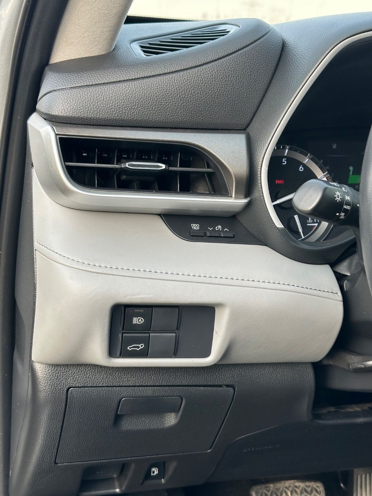 تويوتا هايلاندر XLE premium 2.5 L