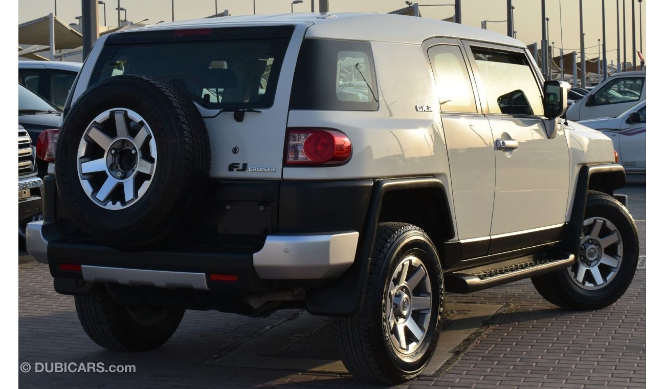 Toyota FJ Cruiser تويوتا اف جي