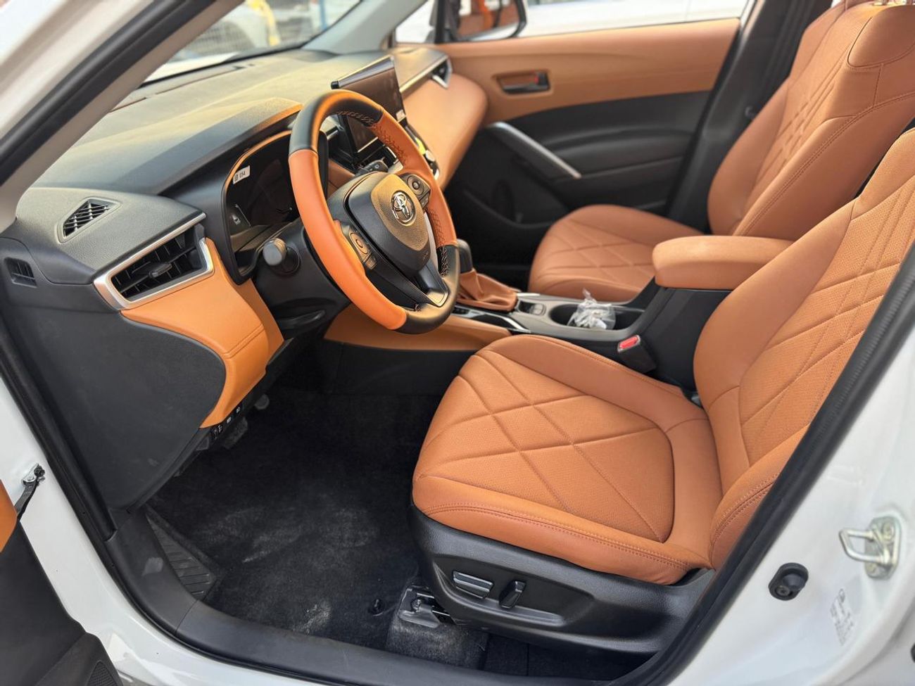 Toyota Corolla Cross TOYOTA CROSS WITH RARE CAMERA ,POWER TAILGATE , 2.0  HYBRID MY 2024