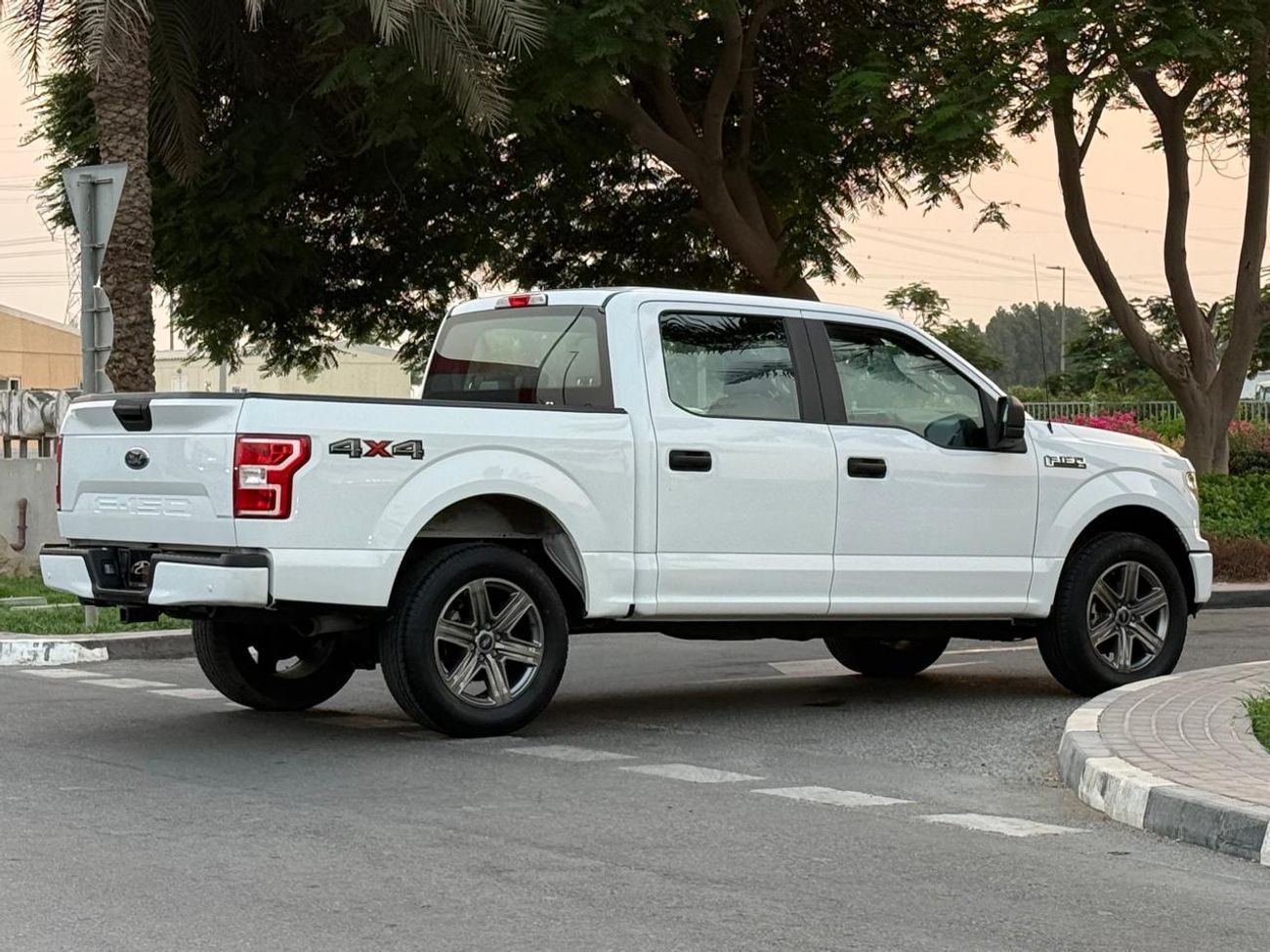 Ford F-150 XL FX4 Platinum 5.0L FX4  5.0L FORD F150 2019 GCC V8 FX4 IN GOOD CONDITION