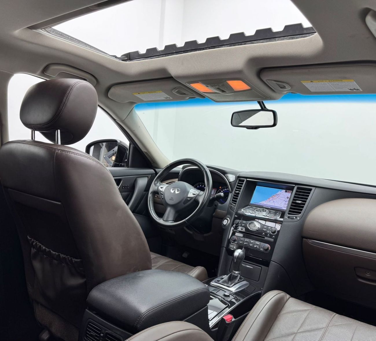 Infiniti QX70 2018 Infinite QX70 Sport Luxury, 1 Year Warranty, Infiniti Service History, Excellent Condition, GCC