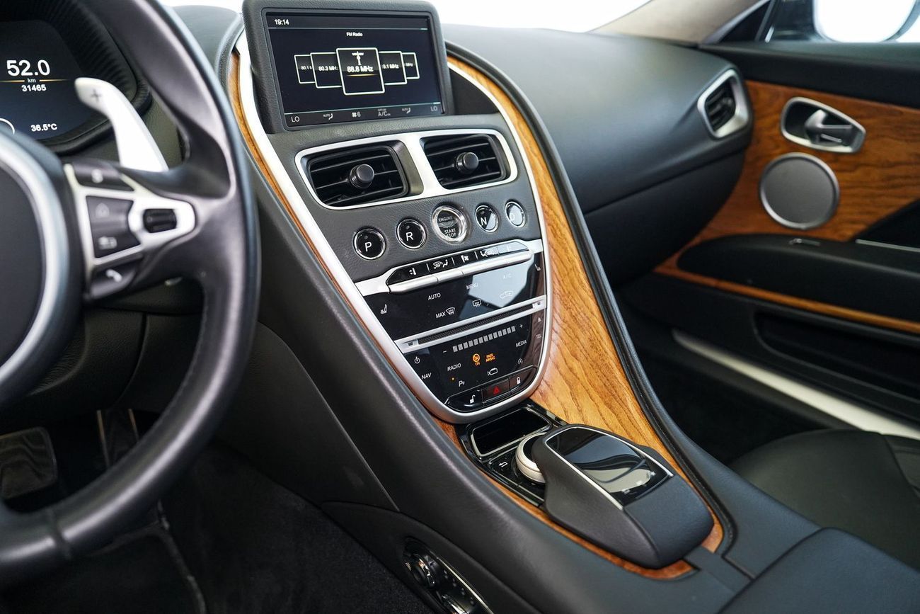 Aston Martin DB11 Std 4.0L