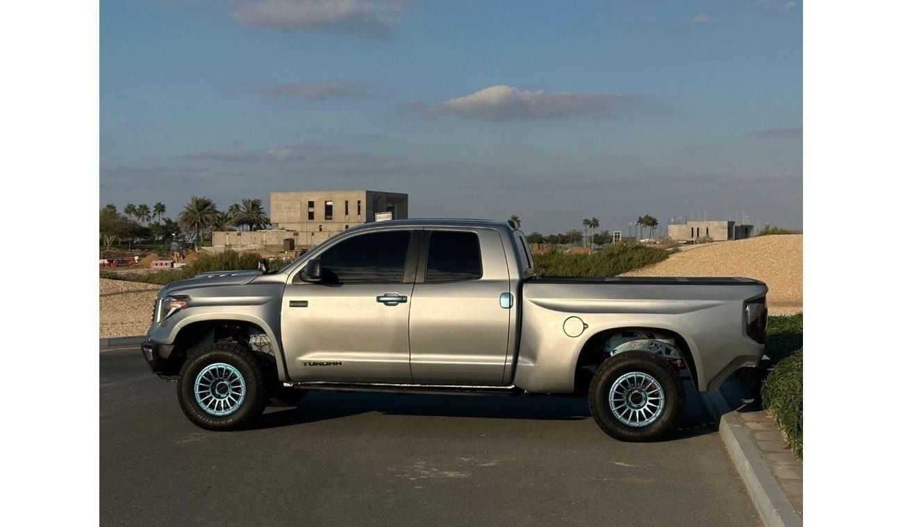 Toyota Tundra Crewmax SR5 5.7L