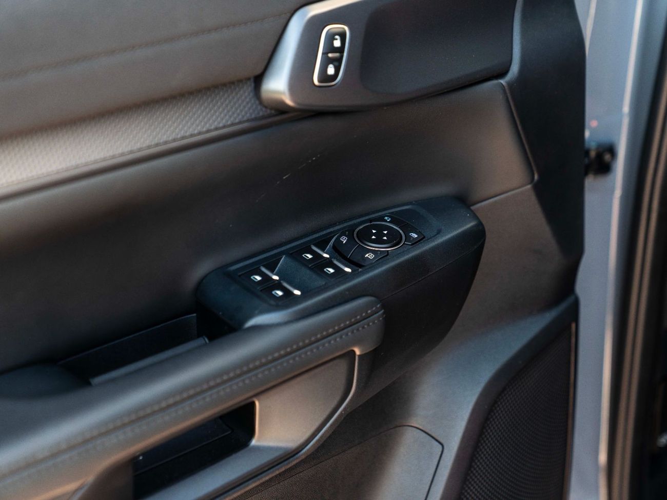 Ford Ranger Raptor AED 3,932 PM • RANGER RAPTOR • ONLY 4,000 KMS • FORD WARRANTY AND SERVICE CONTRACT UNTILL 2029