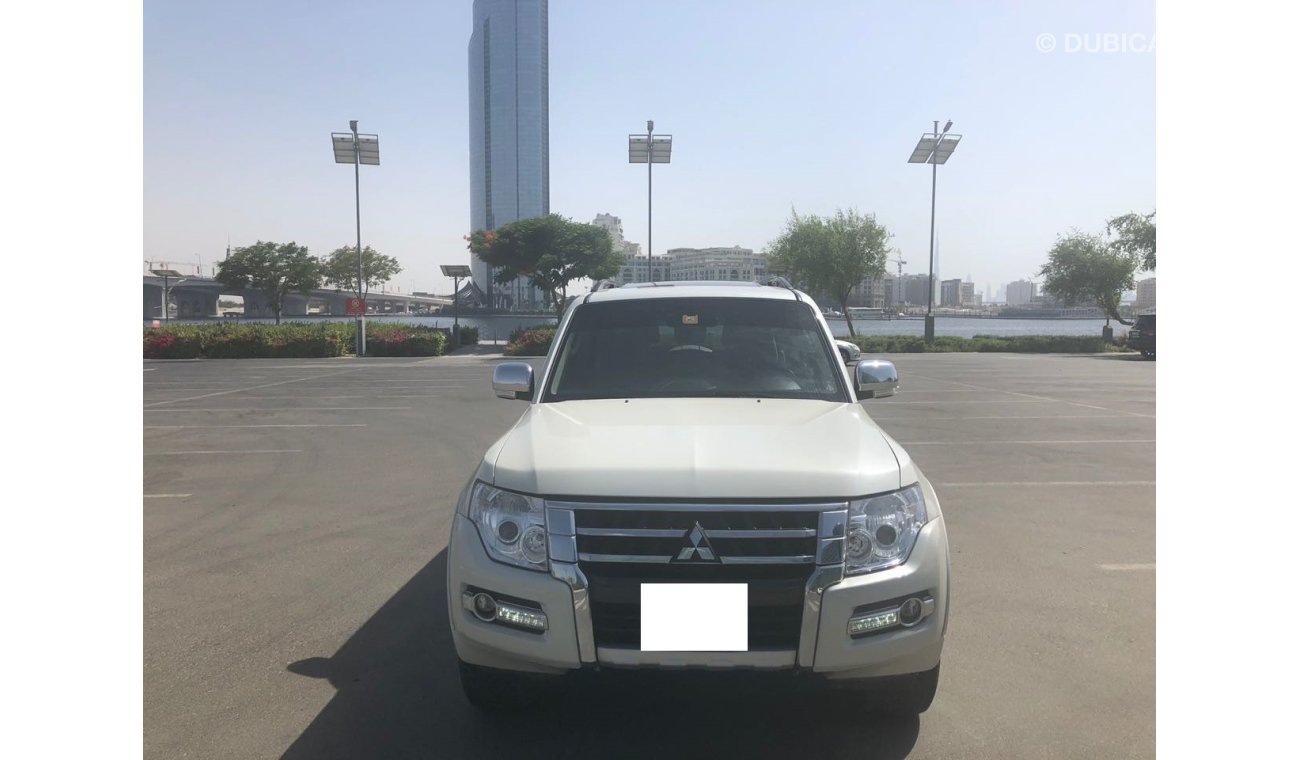 Mitsubishi Pajero GCC EMI 1030X60 , 0% DOWN PAYMENT,MINT CONDITION ,SUNROOF