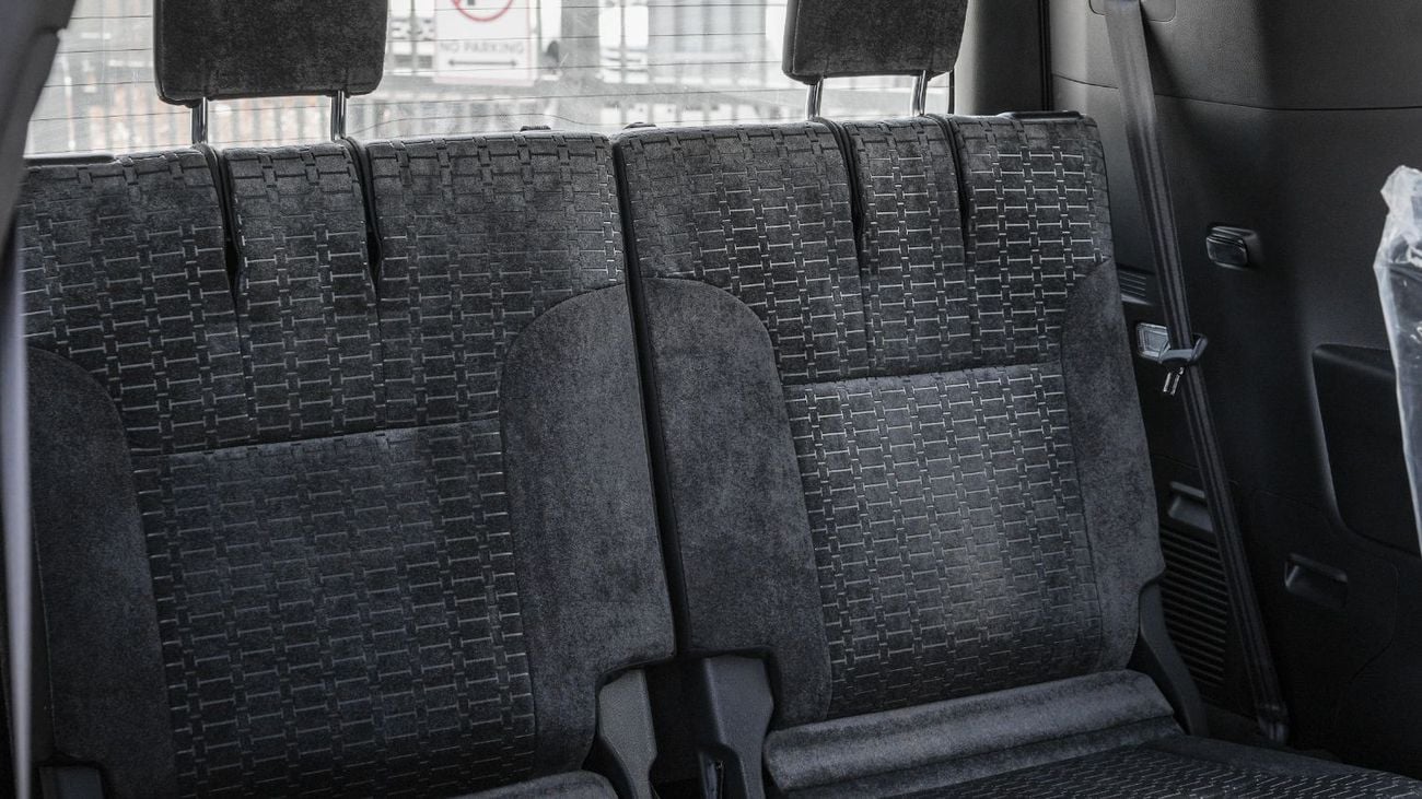 Toyota Land Cruiser 2025 Toyota Land Cruiser GXR 4.0L AT Petrol (White-Black)