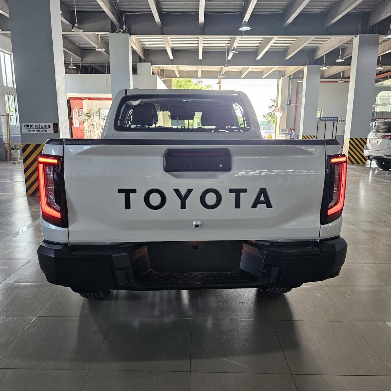 Toyota Hilux NEW SHAPE DIESEL A/T FULL OPTION DOUBLE CABIN PICKUP