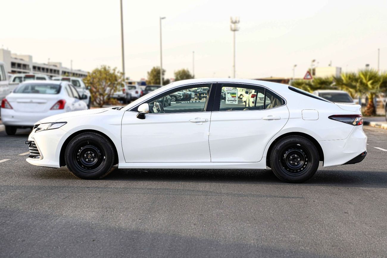 تويوتا كامري تويوتا كامري 2023 2.5 LE - أبيض بلاتيني لؤلؤي من الداخل بيج