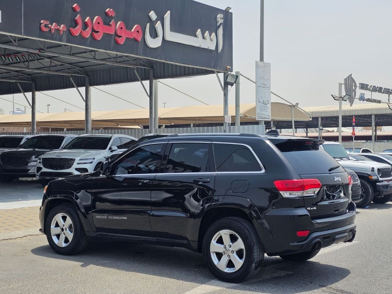 جيب جراند شيروكي Laredo 3.6L
