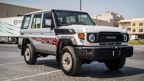 تويوتا لاند كروزر 70 LX 76 2.8L Turbo-Diesel AT 2025YM