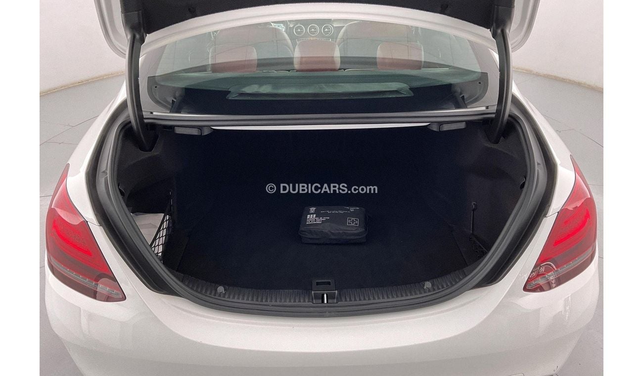 Mercedes-Benz C 200 Premium (AMG Line)