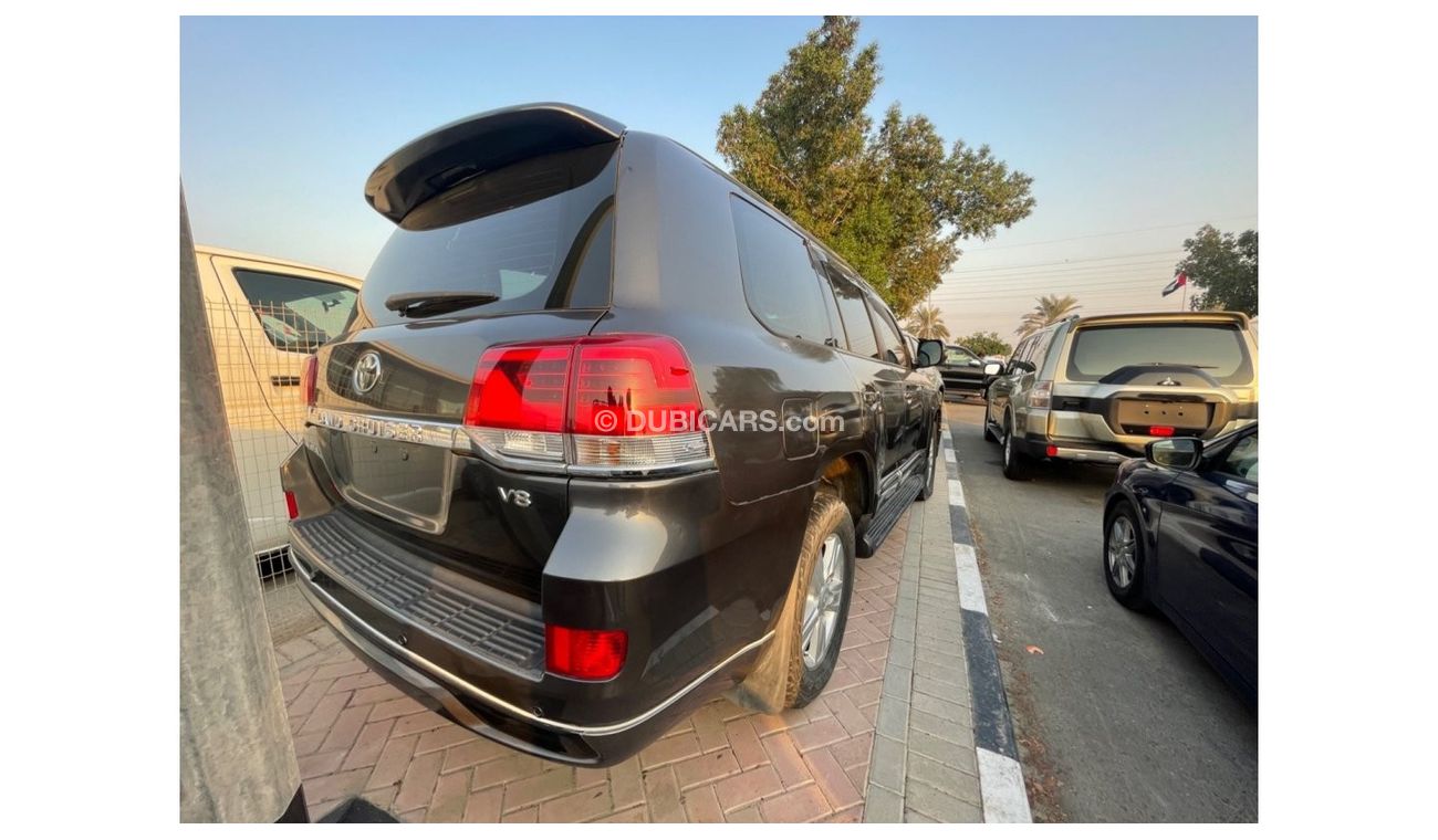 Toyota Land Cruiser Toyota Sahara Landcruiser Diesel engine model 2012 grey color full option top of the range car very