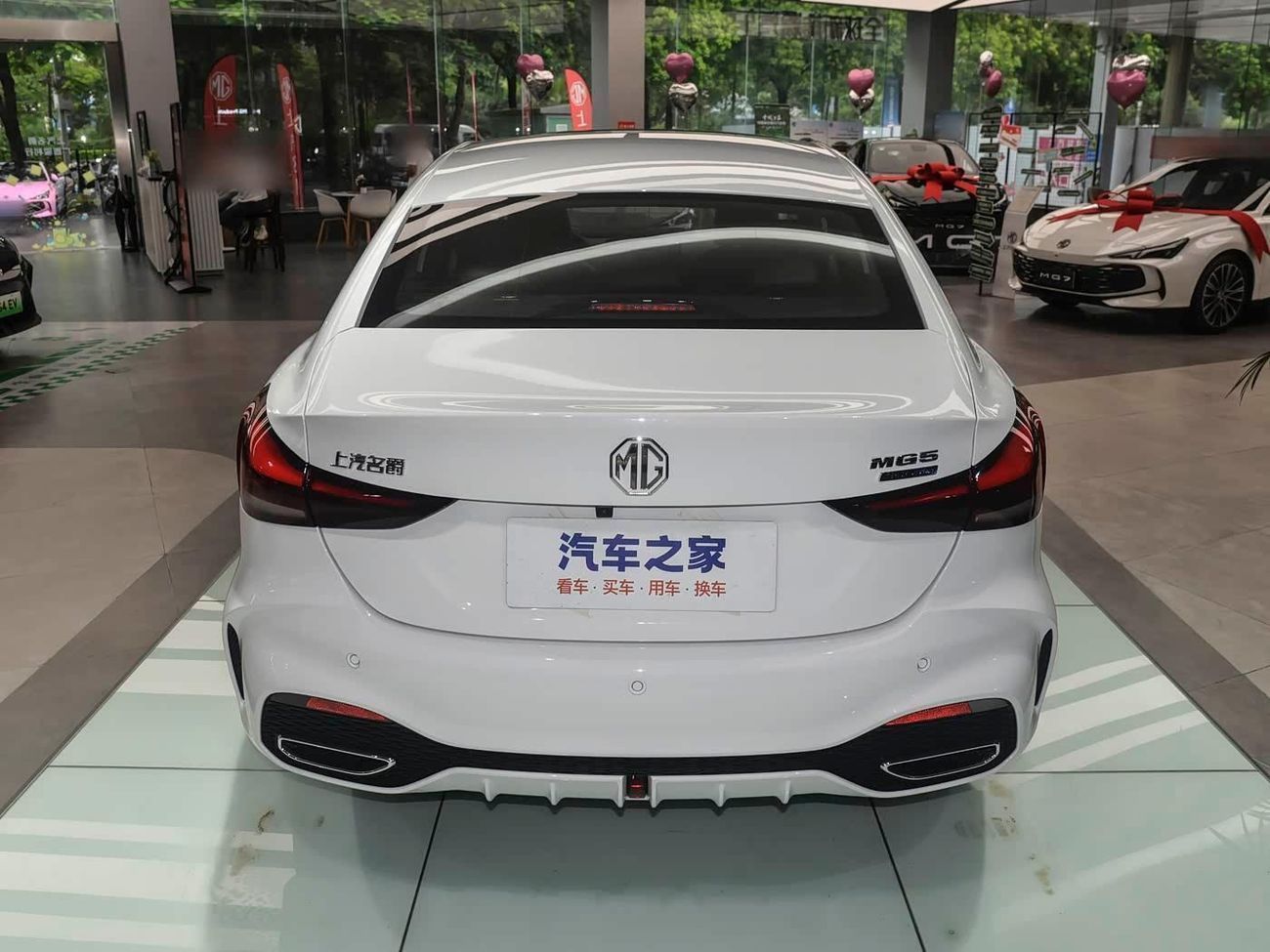 أم جي 5 MG 5  luxury 1.5 129HP AUTOMATIC 2025