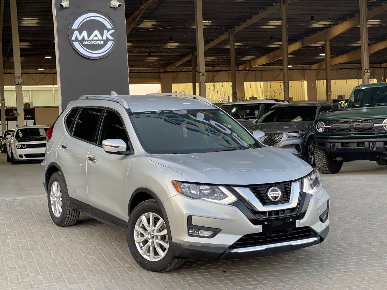 Nissan Rogue SV / V4 2.5L / RADAR / ROAD ASSIST / BIG SCREEN / 4X4 / RIMS / IN PERFECT CONDITION