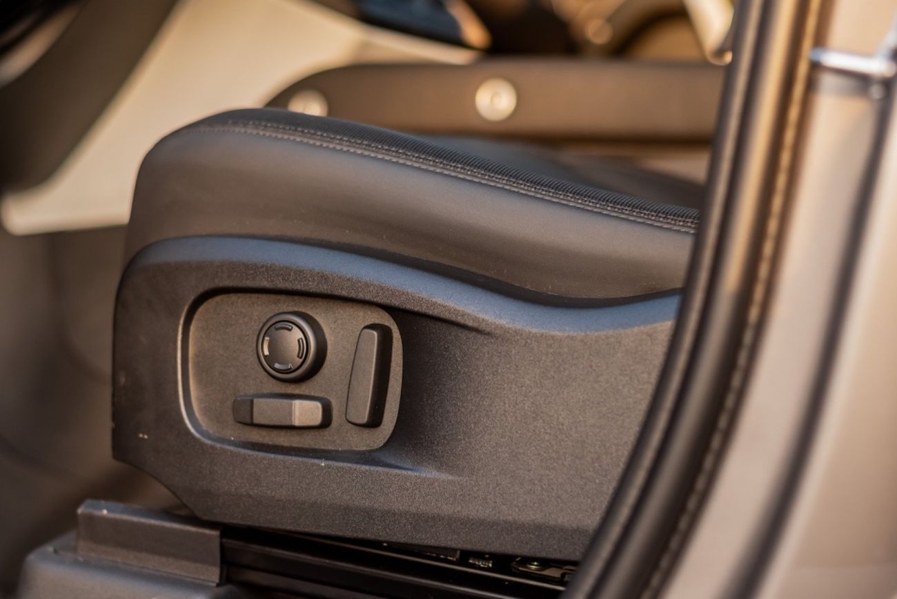 لاند روفر ديفندر P400 110 SE 3.0L (5 Seater) EXPORT PRICE