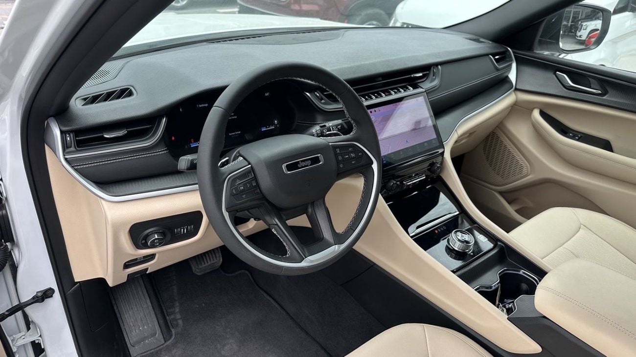 Jeep Grand Cherokee LAREDO 2025 GCC specs