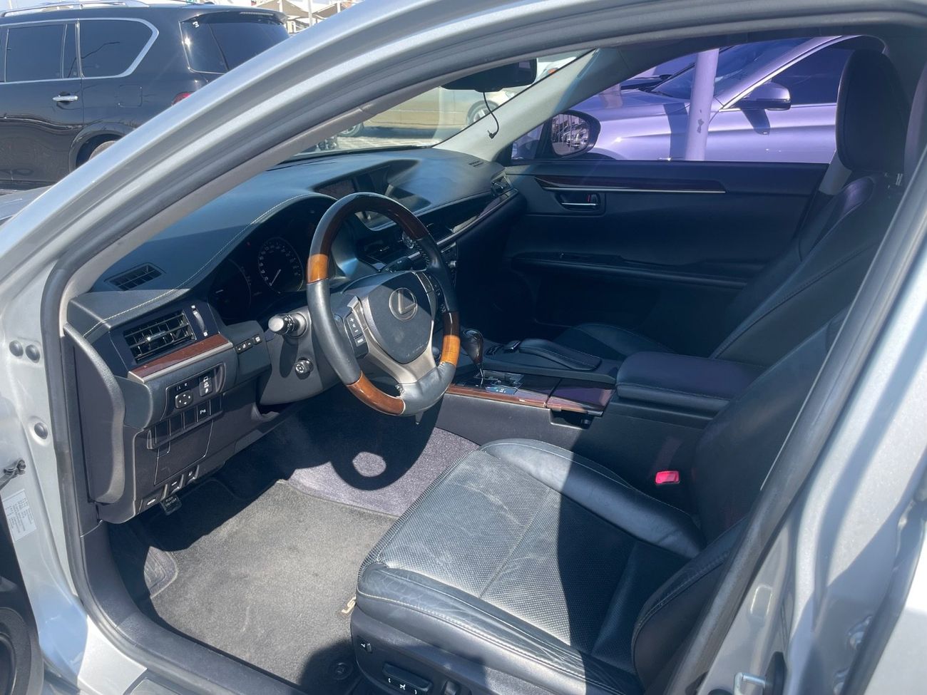 لكزس ES300h لكزس ES300 هايبرد وارد كوريا اوراق جمارك فل اوبشن بدون حوادث