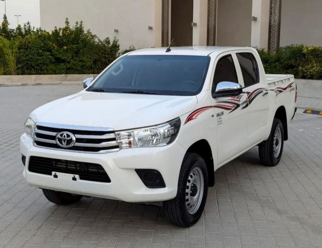 Toyota Hilux GL Toyota Hilux 2022MODEL 2.7 petrol 4 cylinder 4x4 Double cab Colour white interior Red Transmissio