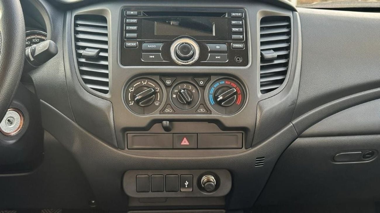 Mitsubishi L200 Mitsubishi L200 P DC 4WD 2.4L GLX 5MT ( export only )