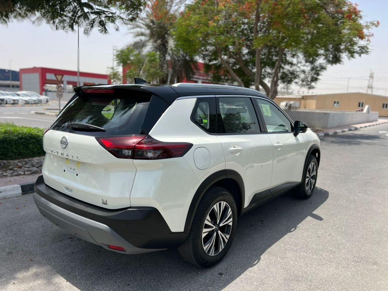 نيسان إكس تريل S 2.5L (169 HP) FWD (7 Seater)