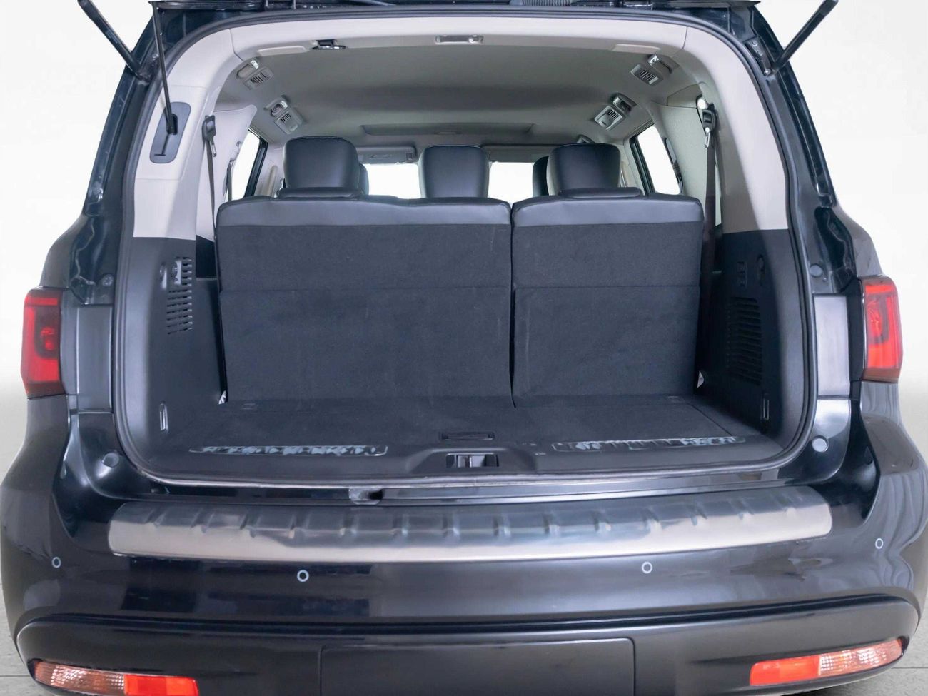 Infiniti QX80 LUXE 5.6