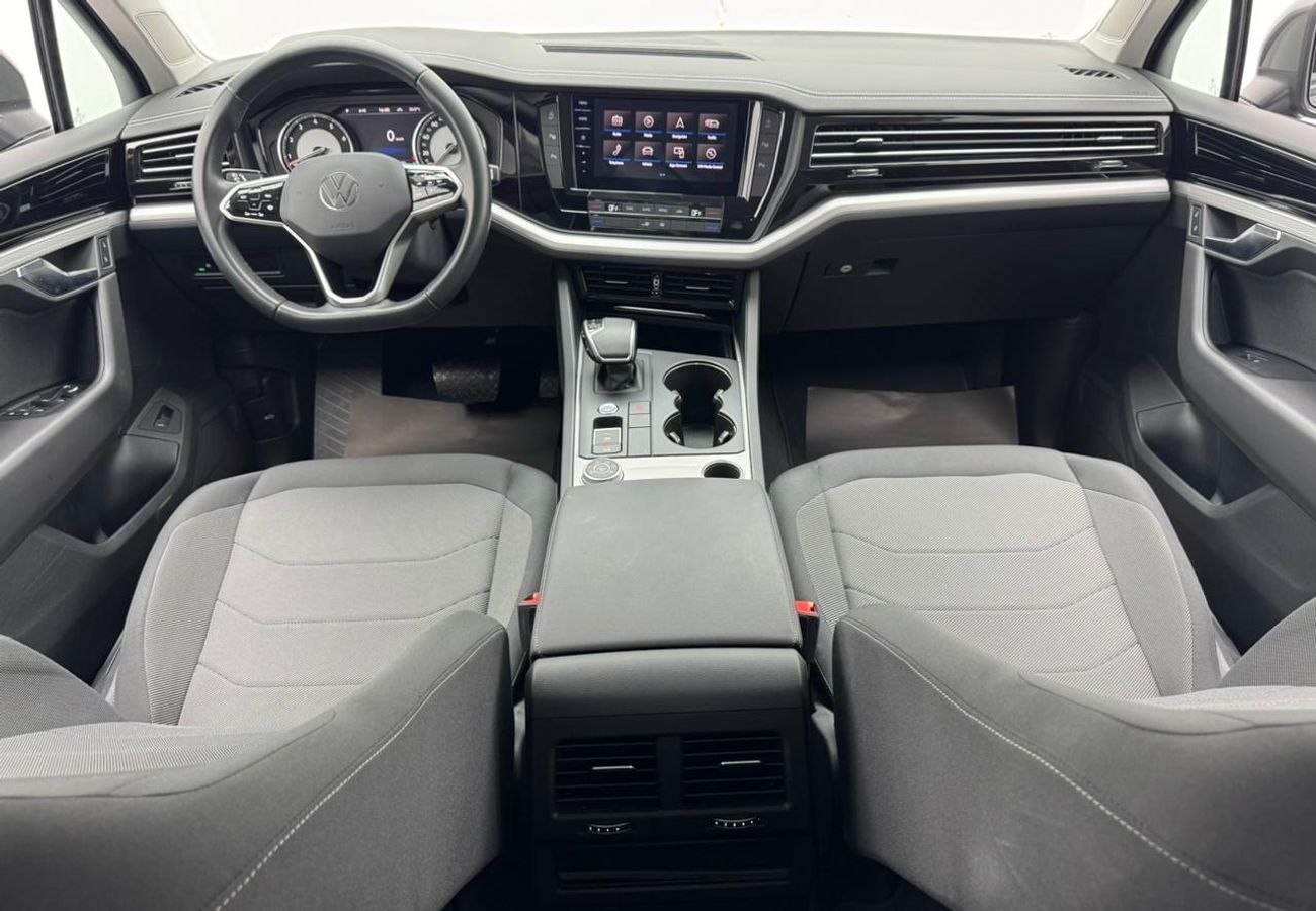 Volkswagen Touareg Trendline 3.0L 2023 Volkswagen Touareg Trendline, VW Service History, 2026 VW Warranty, Excellent Co