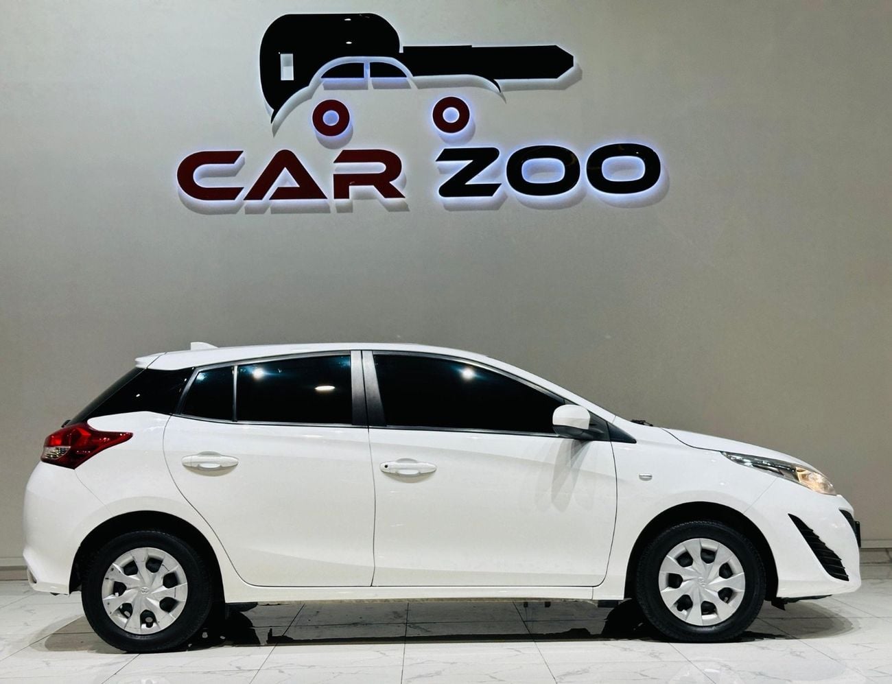 تويوتا يارس Std 1.3L hatchback