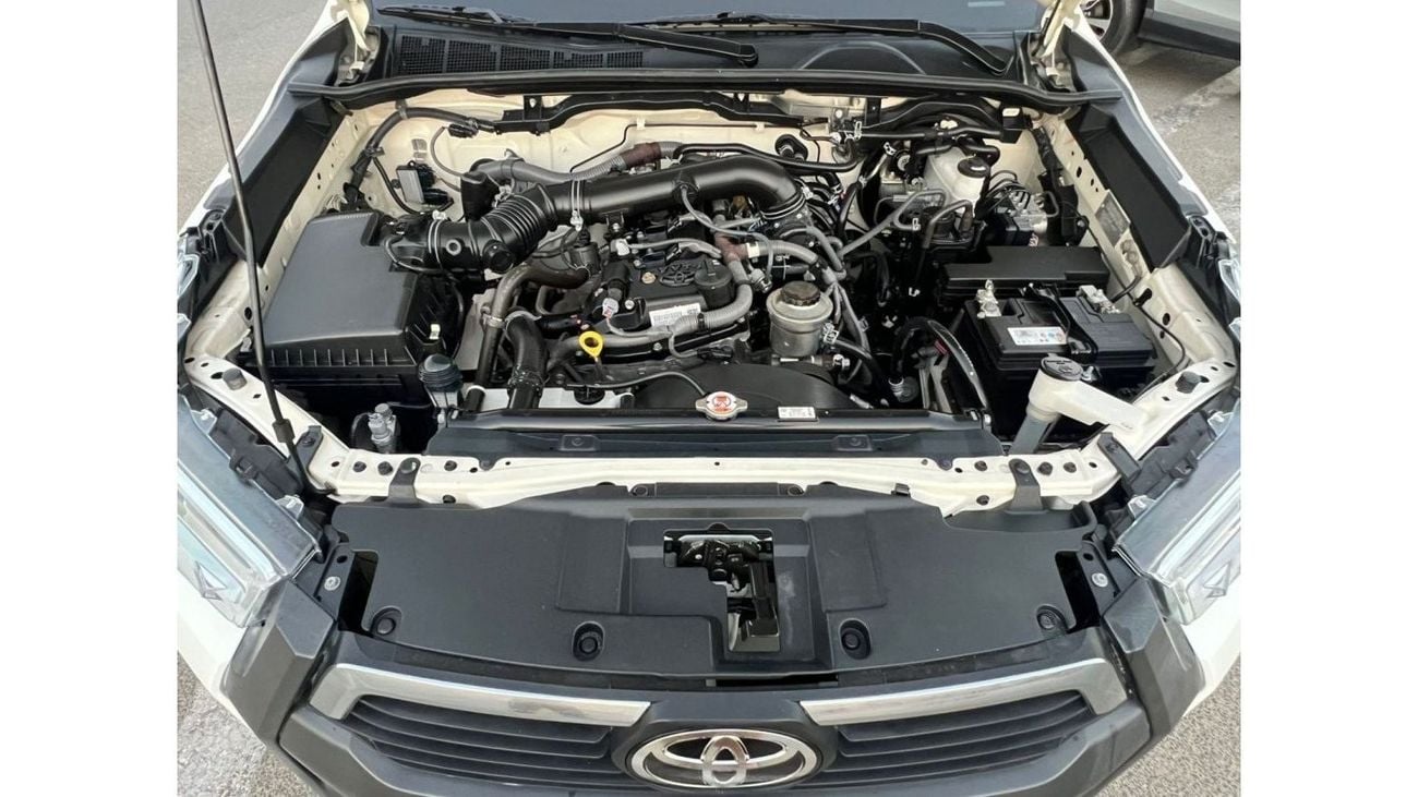 Toyota Hilux 2021 TOYOTA HILUX Adventure Option 2.7L  -  V4  GCC 4 Cylinder - 4 Wheel Drive 4X4 - LEATHER SEATS -