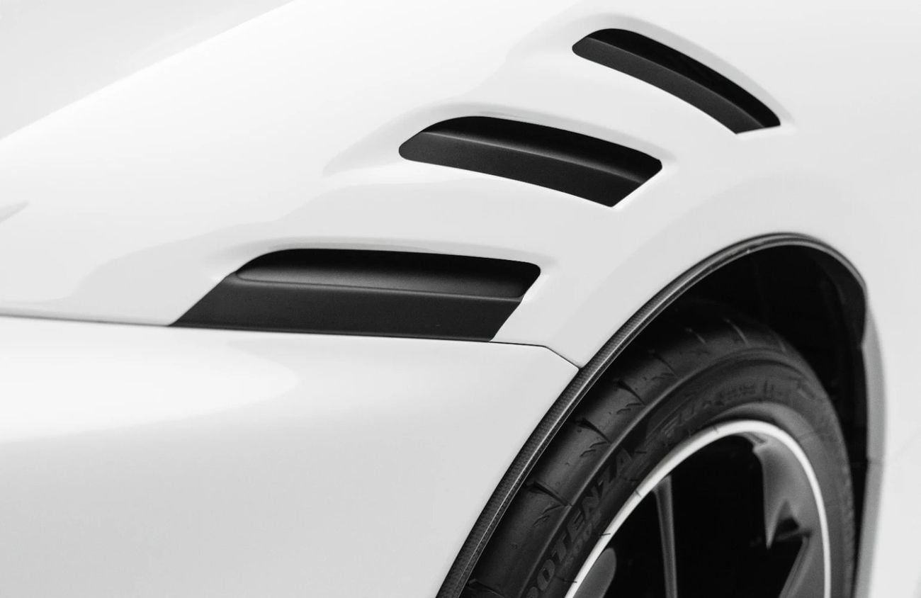 فيراري SF90 ستراديل سترادالي 4.0-liter twin-turbocharged V8 engine + 3 electric motors | Warranty