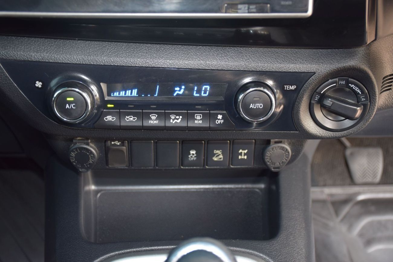 Toyota Hilux S GLX 2.8L AWD M/T