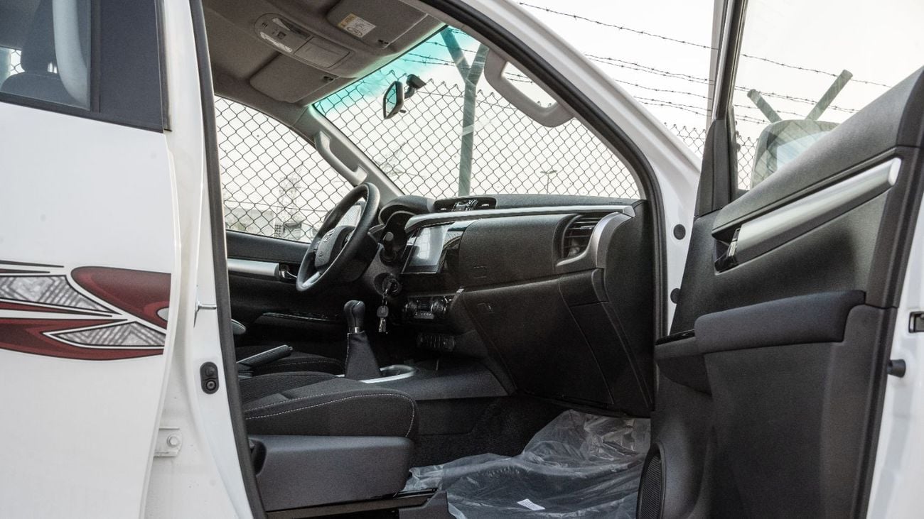 تويوتا هيلوكس 2025 Toyota Hilux SGLX 2.4L MT Diesel (White-Black)