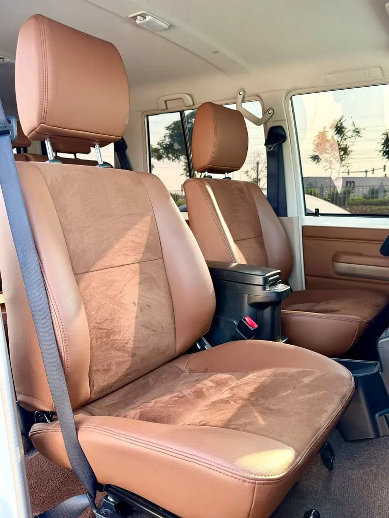 تويوتا لاند كروزر 70 LC76 LX Land Cruiser 76 Lx Hardtop double Cabin in GCC Specs