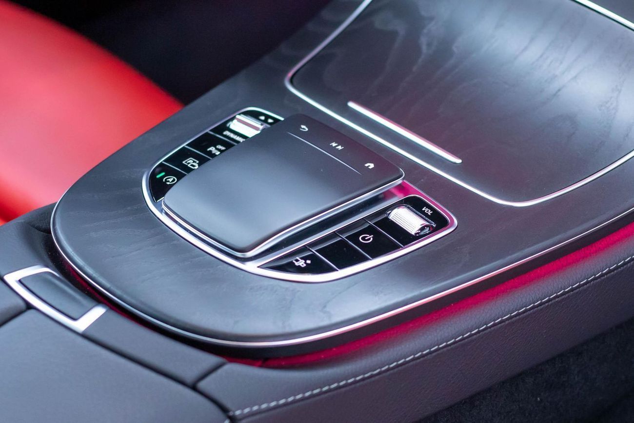 Mercedes-Benz E200 Mercedes-Benz E200 AMG 2024 Coupe – Highlights