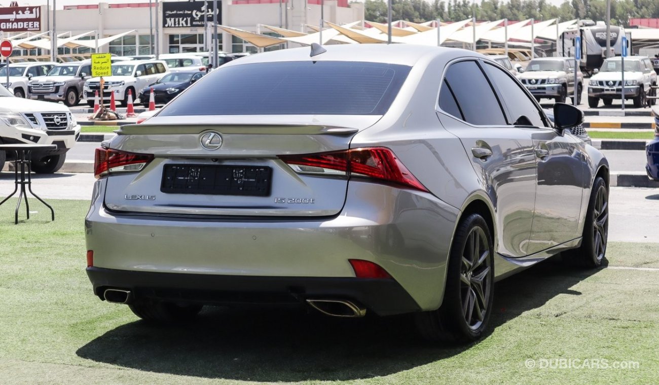 Lexus IS 200