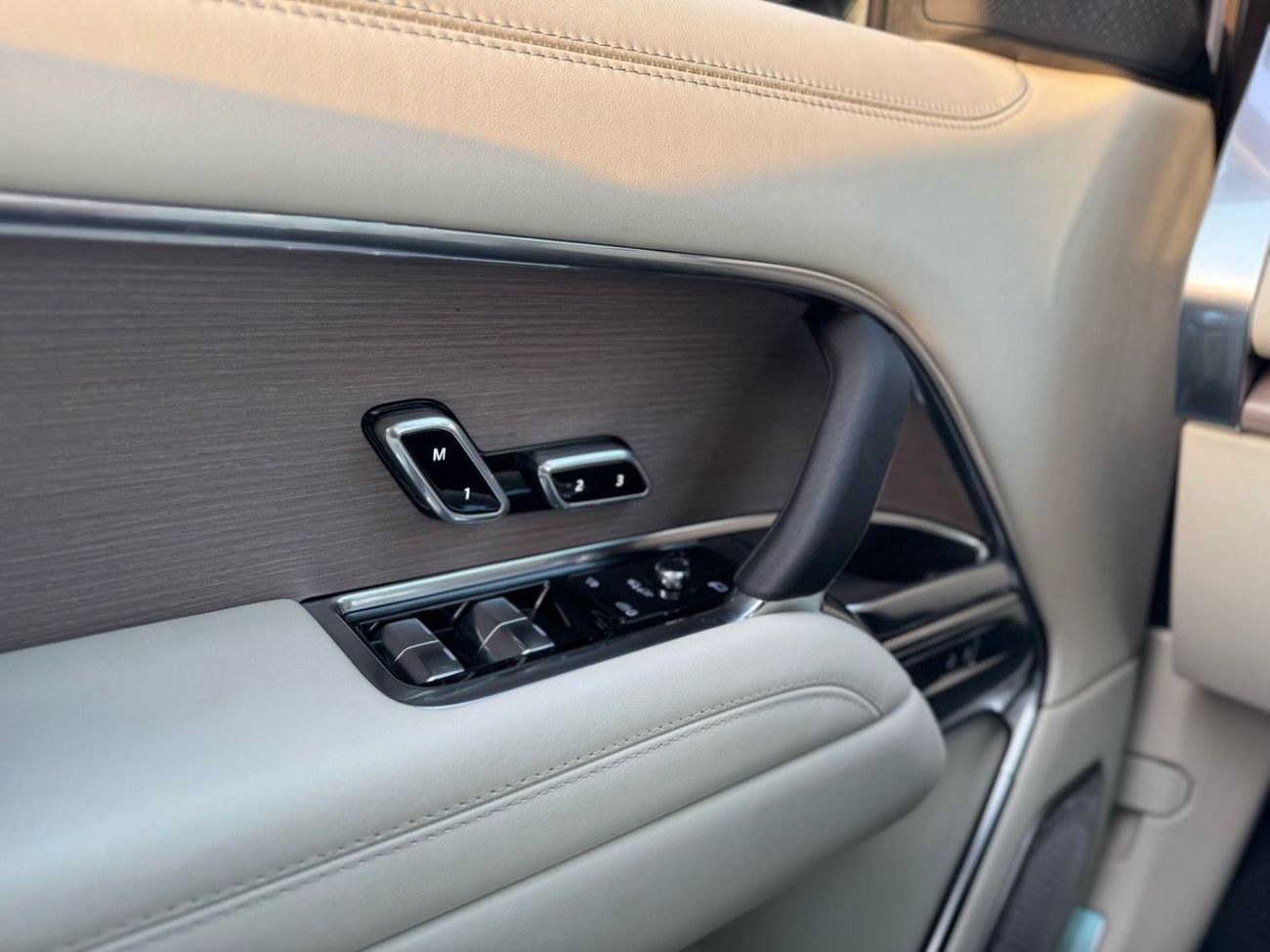 لاند روفر رينج روفر First Edition P530 4.4L