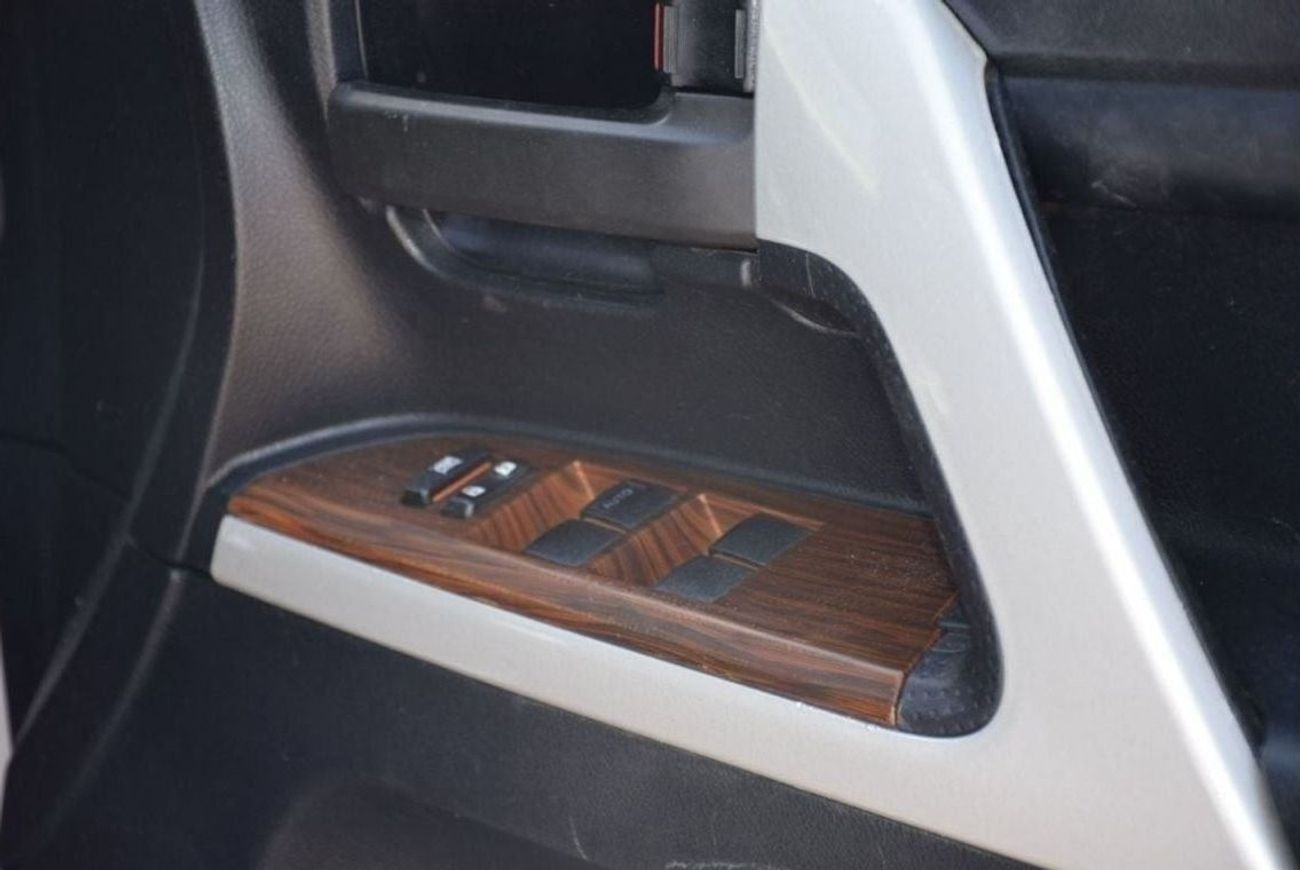 Toyota Land Cruiser V8 Diesel 4.5L (Right Hand)