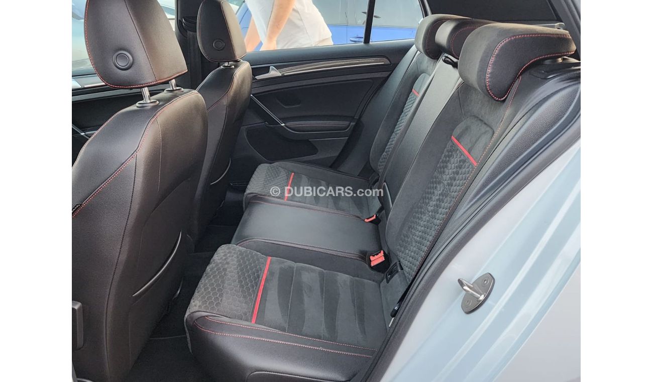 فولكس واجن جولف GTI P2