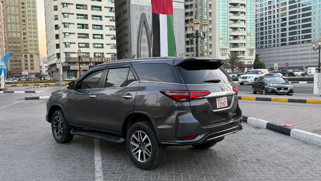 تويوتا فورتونر Crusade Right Hand Drive Automatic 4x4