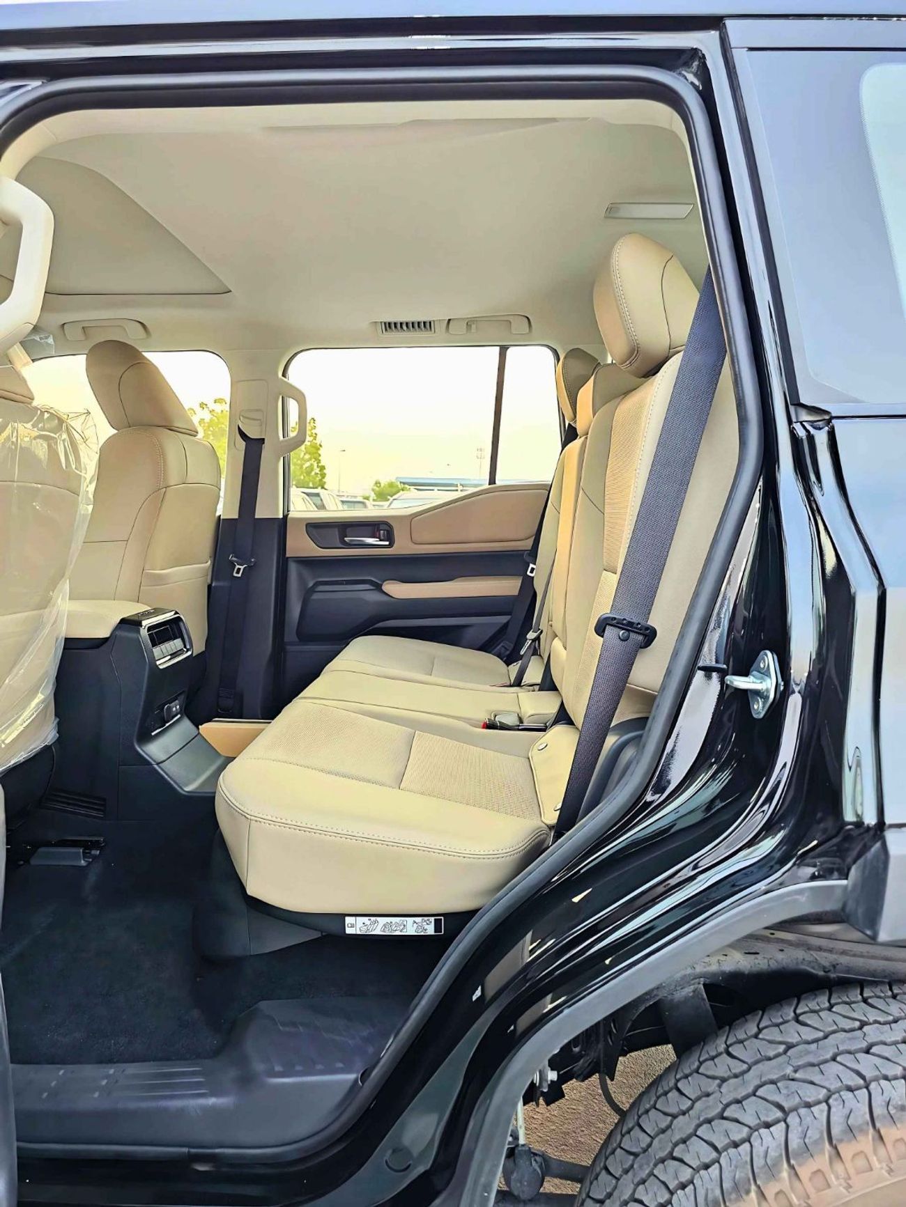 تويوتا برادو ALL ROUNDER / MID OPTION / 2.4T V4 PETROL / SUNROOF / LEATHER SEATS (CODE # P24AR)